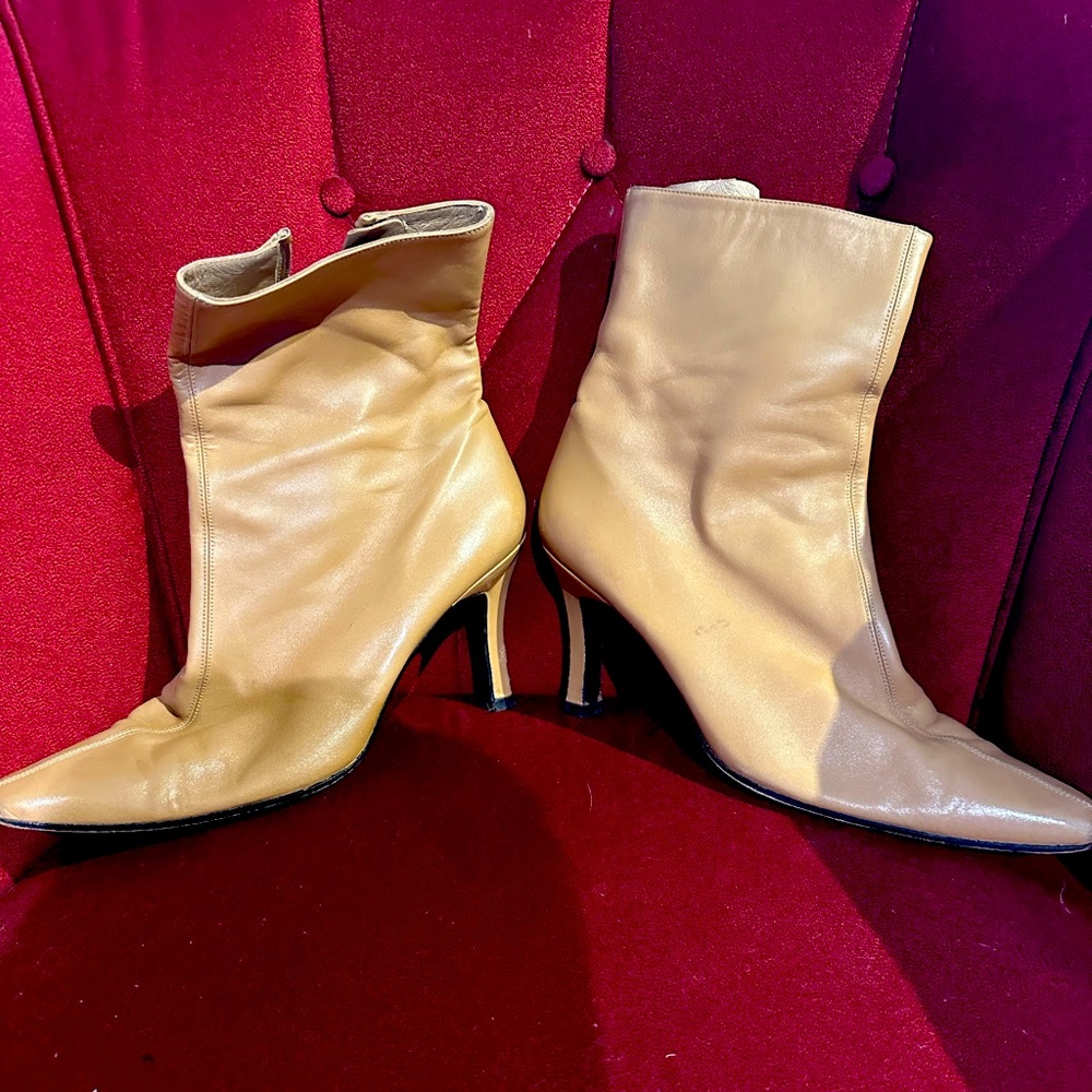 Size 9 used camel Stuart Weitzman booties